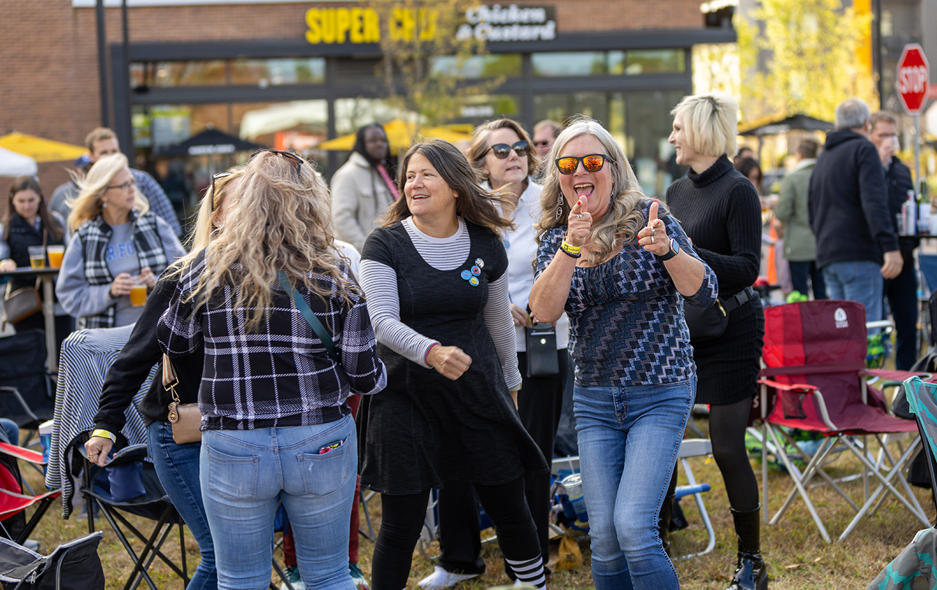 events_0020_WilliamsburgFallFestivalR6M20010